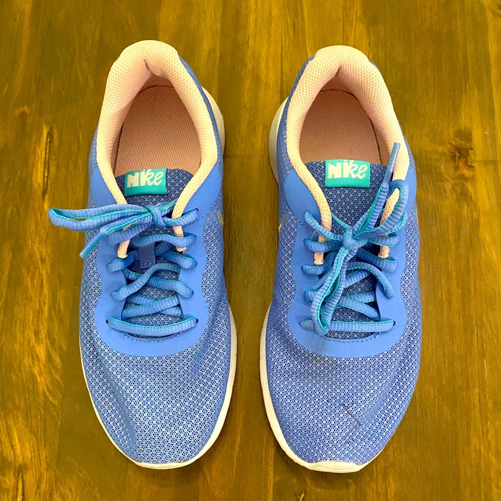 Nike athletic shoes youth size 5